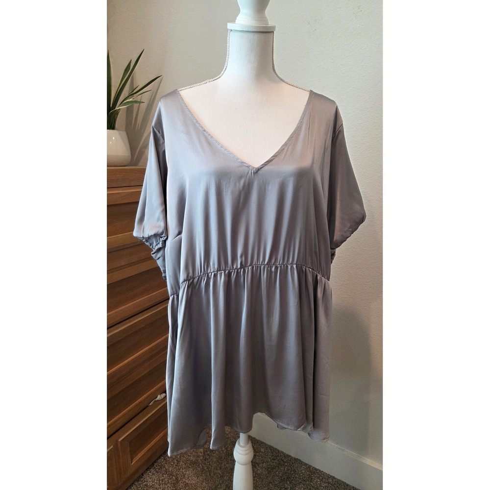 Torrid Women Plus Size 4 Silver Grey Satin V-Neck Peplum Blouse Short Sleeve Top